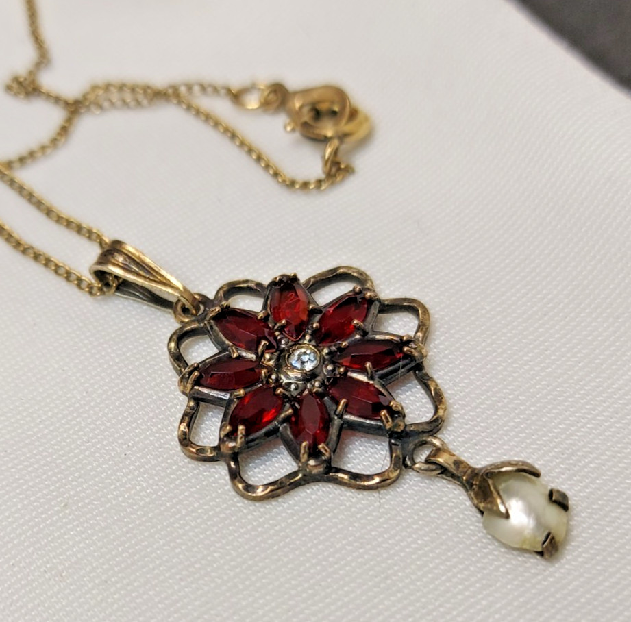 Vintage AMCO Victorian Style 1/20 14k Gold Filled Garnet Red Pendant Necklace