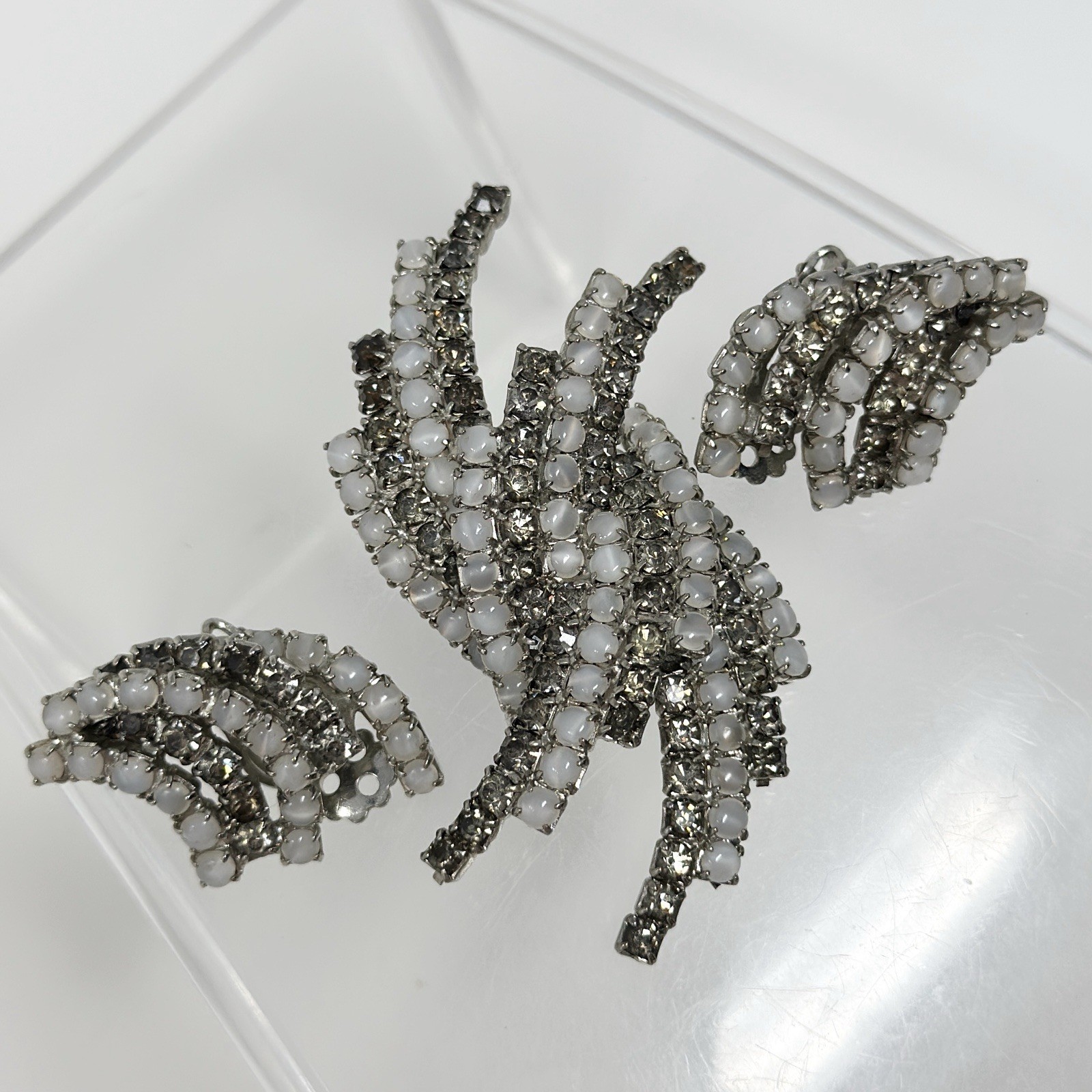 Vtg Unmarked Kramer Gray Rhinestone Cat Eye Cabochon Brooch Clip On Earrings Set