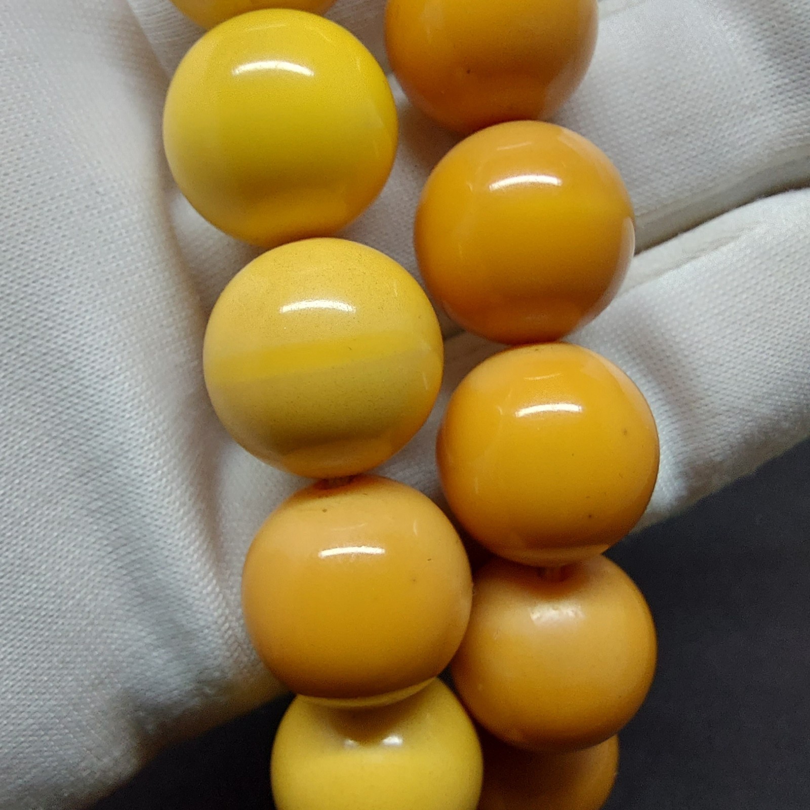 Vintage Butterscotch Egg Yolk Bakelite Round Beaded Necklace 15-1/2” 47g Tested