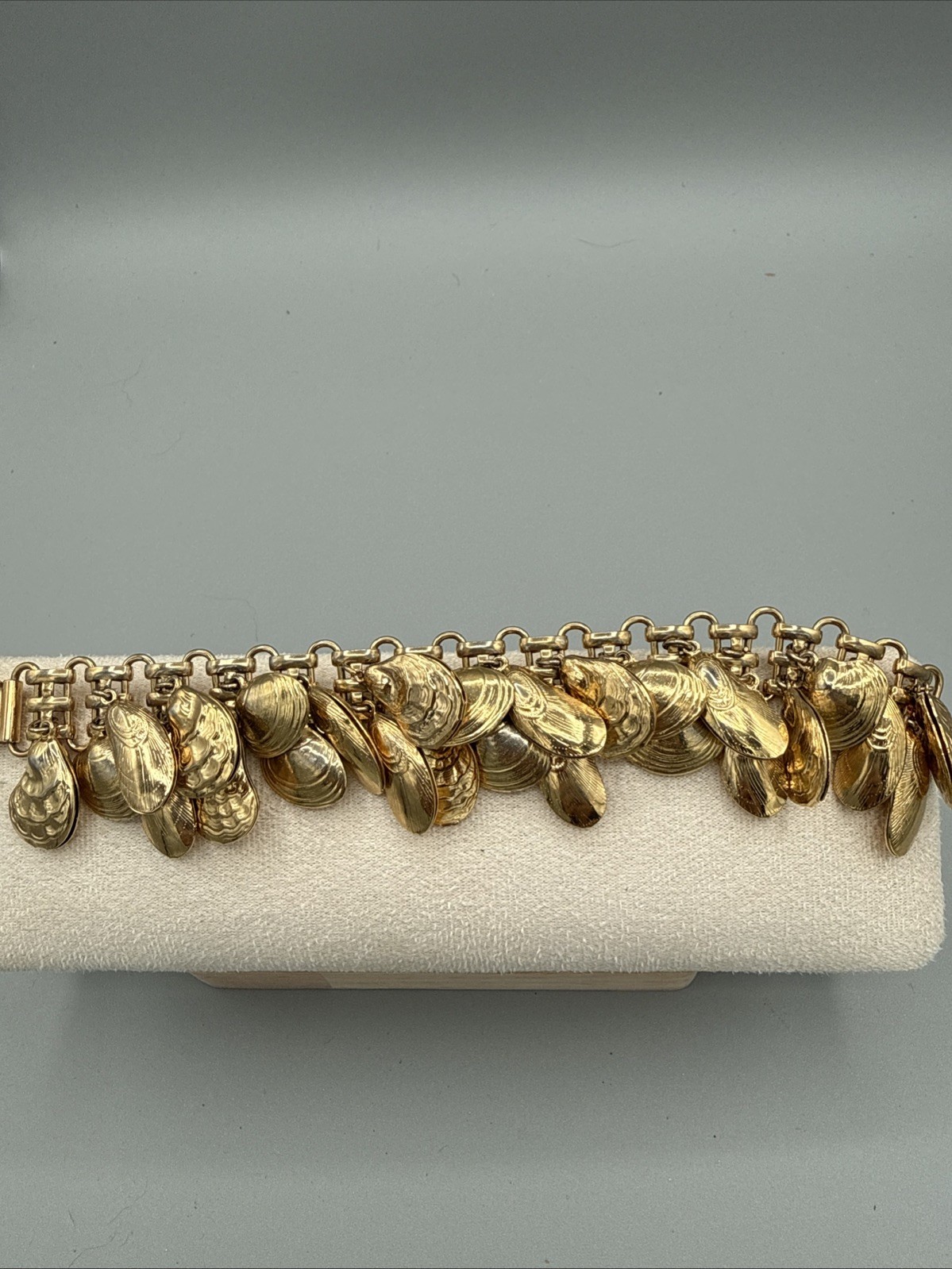Napier Eugene Bertolli Clam, Oyster & Mussel Shell Gold Tone Charm Bracelet 1980