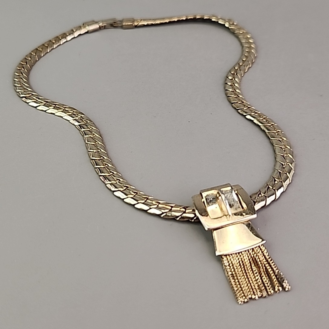 Vintage Chain Tassel Necklace Herringbone Gold Tone Floating Buckle Pendant 15.5