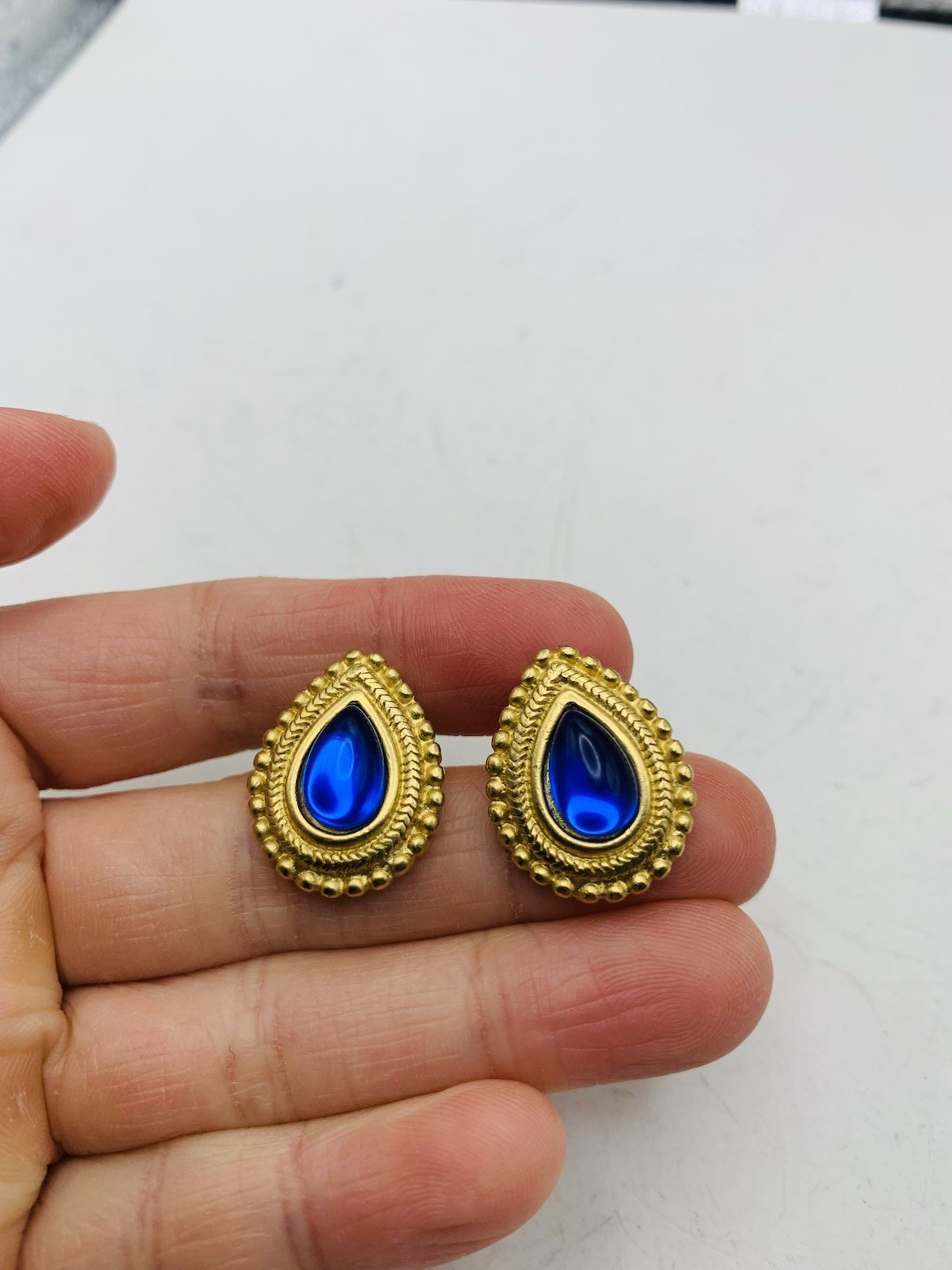 Vintage Trifari Cobalt Blue Jelly Cabochon Pear Teardrop Gold Tone Earrings