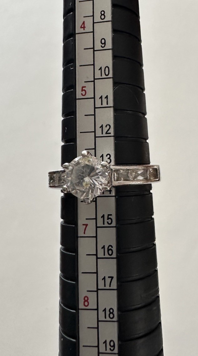 Vtg Sterling Silver 6.4mm Cubic Zirconia w/ CZ Accents Ring Size 6 R39
