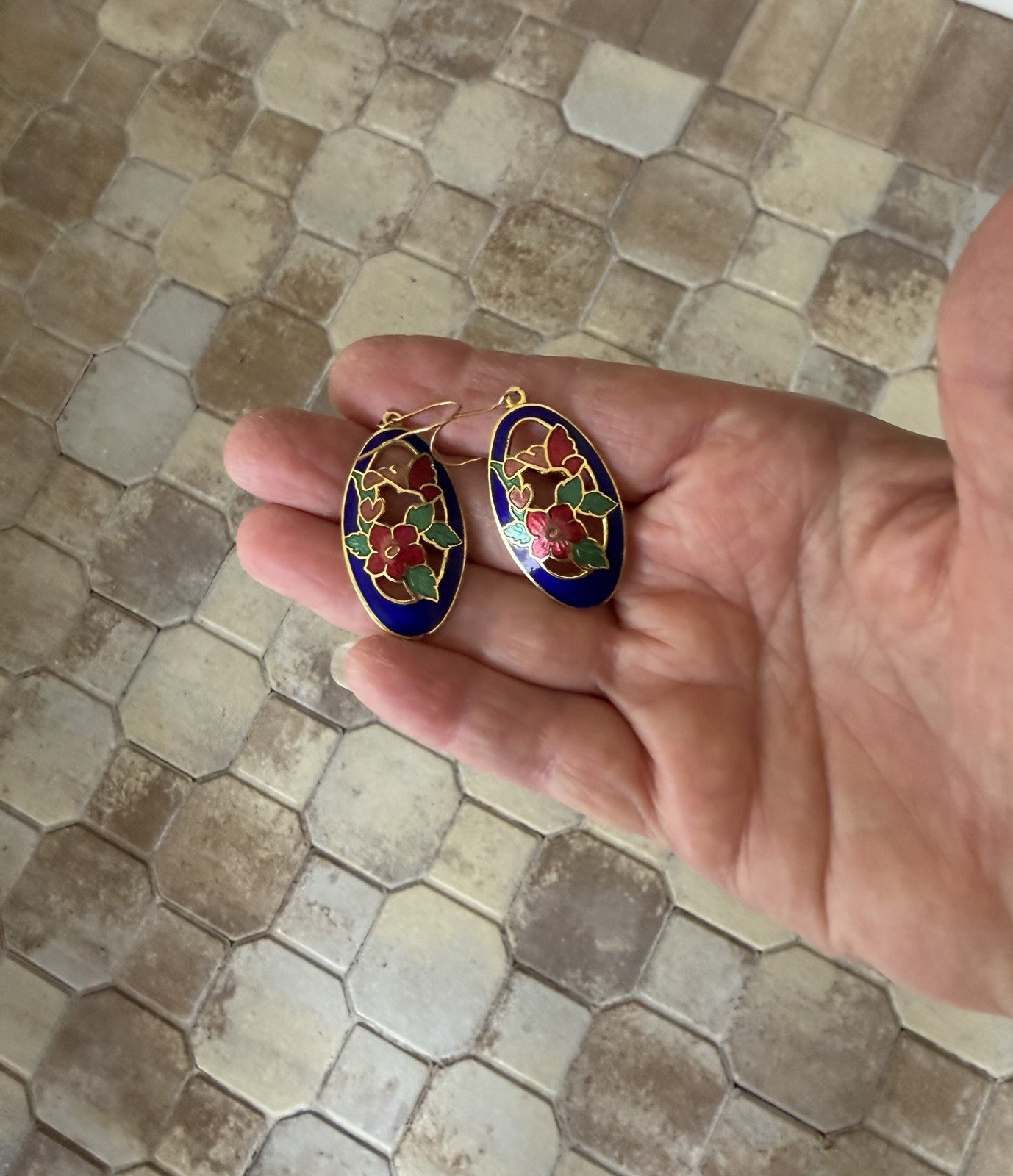 Vintage Floral Cloisonné Wire Dangle Earrings. Gold Tone. Very Good Condition
