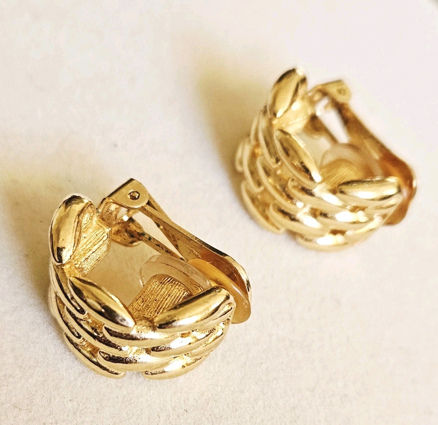 VTG Christian Dior Earrings Gold Plated Chain Basket Weave Half Hoop ClipOn .75″