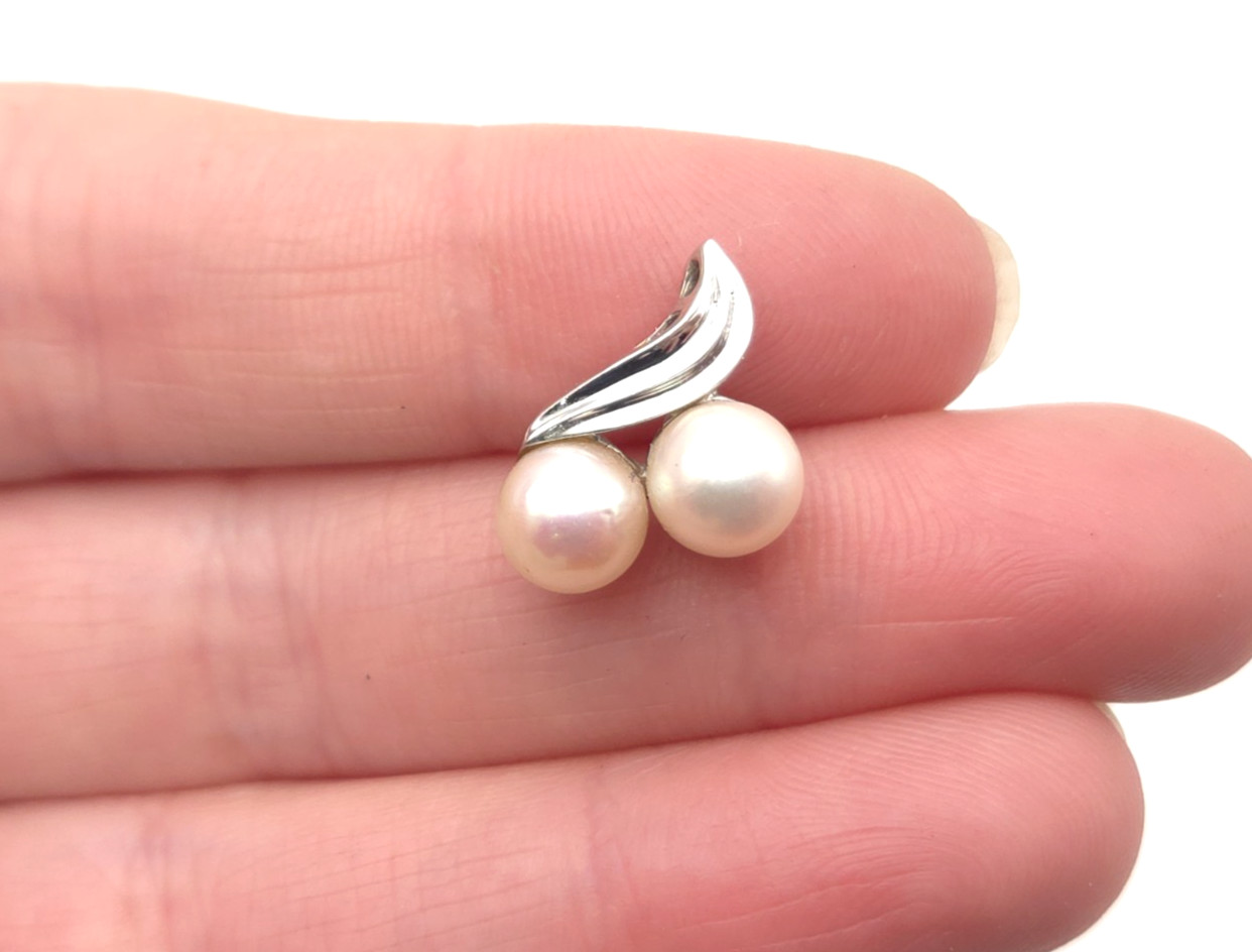 Vintage 14k White Gold Pearl Leaf pendant Minimalist Estate Jewelry 1.5 grams