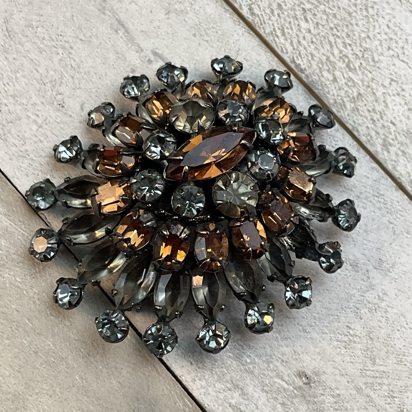 Schreiner Vintage Layered Smokey Gray Topaz Rhinestone Dome Brooch Pin READ