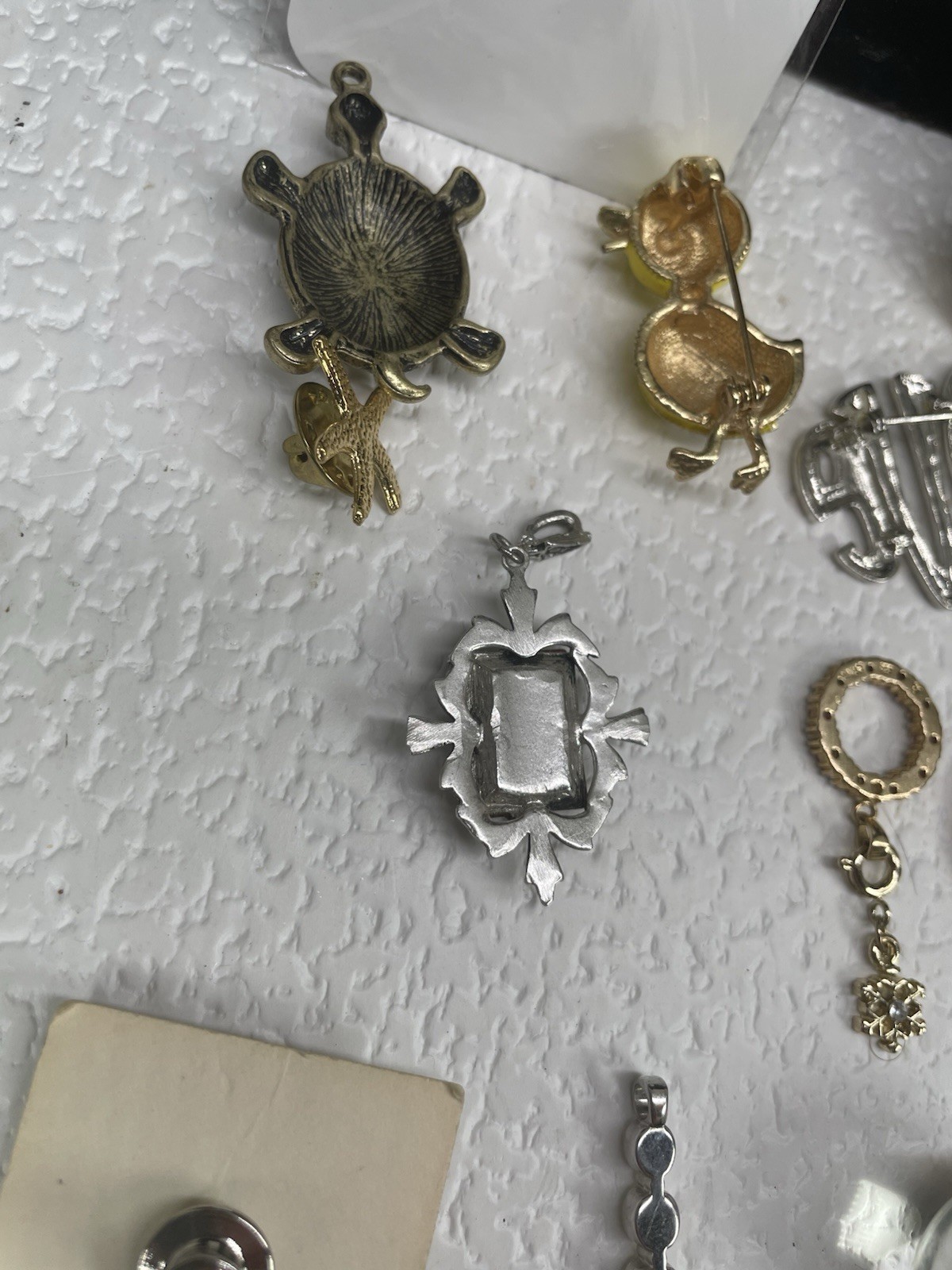 Brooches Pins Key Chain Assorted Shapes Sizes Colors & Materials Jewelry Lot