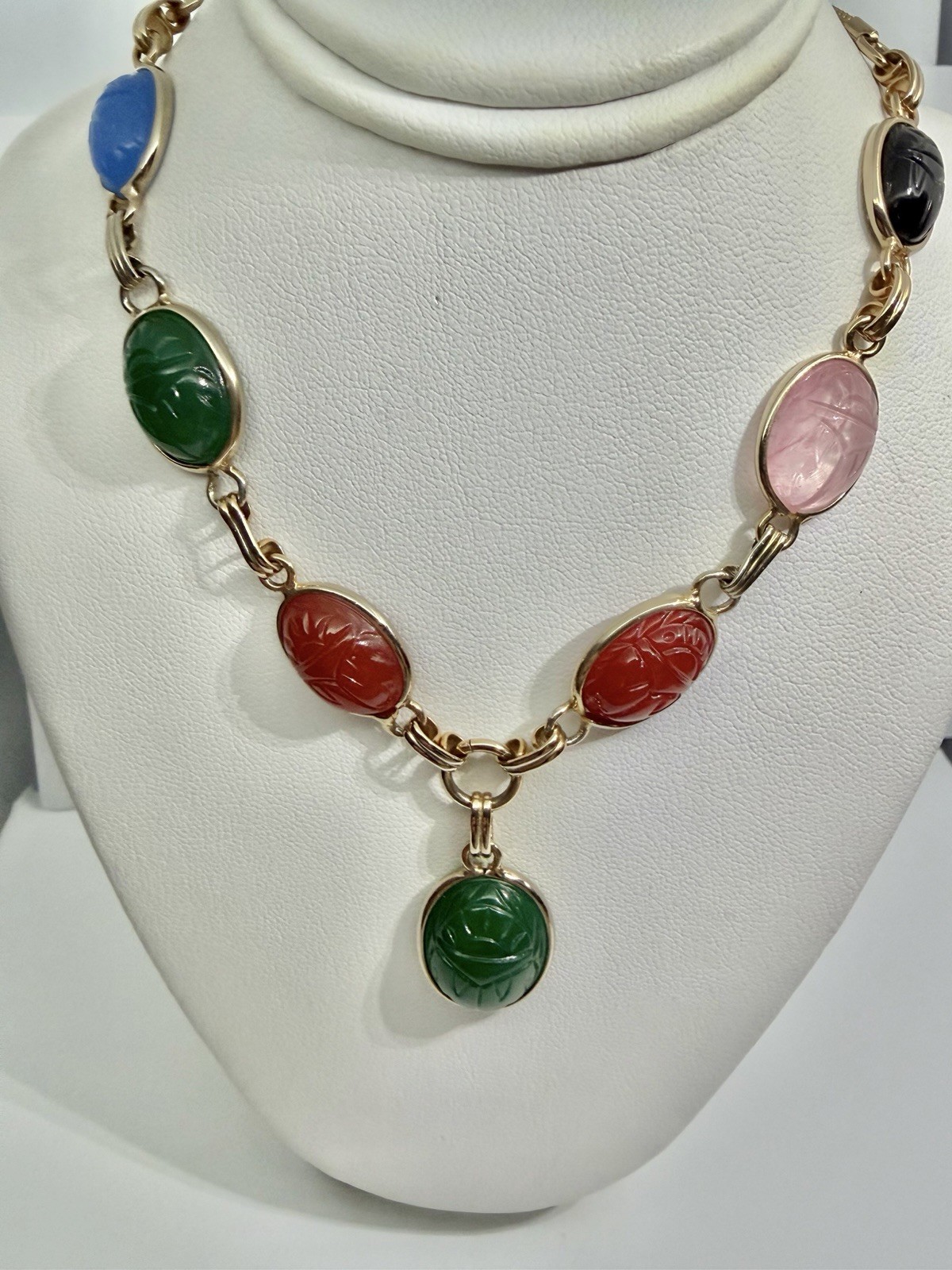 Vintage Multicolor Carved Stone Scarabs Goldtone Chain Pendant Necklace 17 1/4”