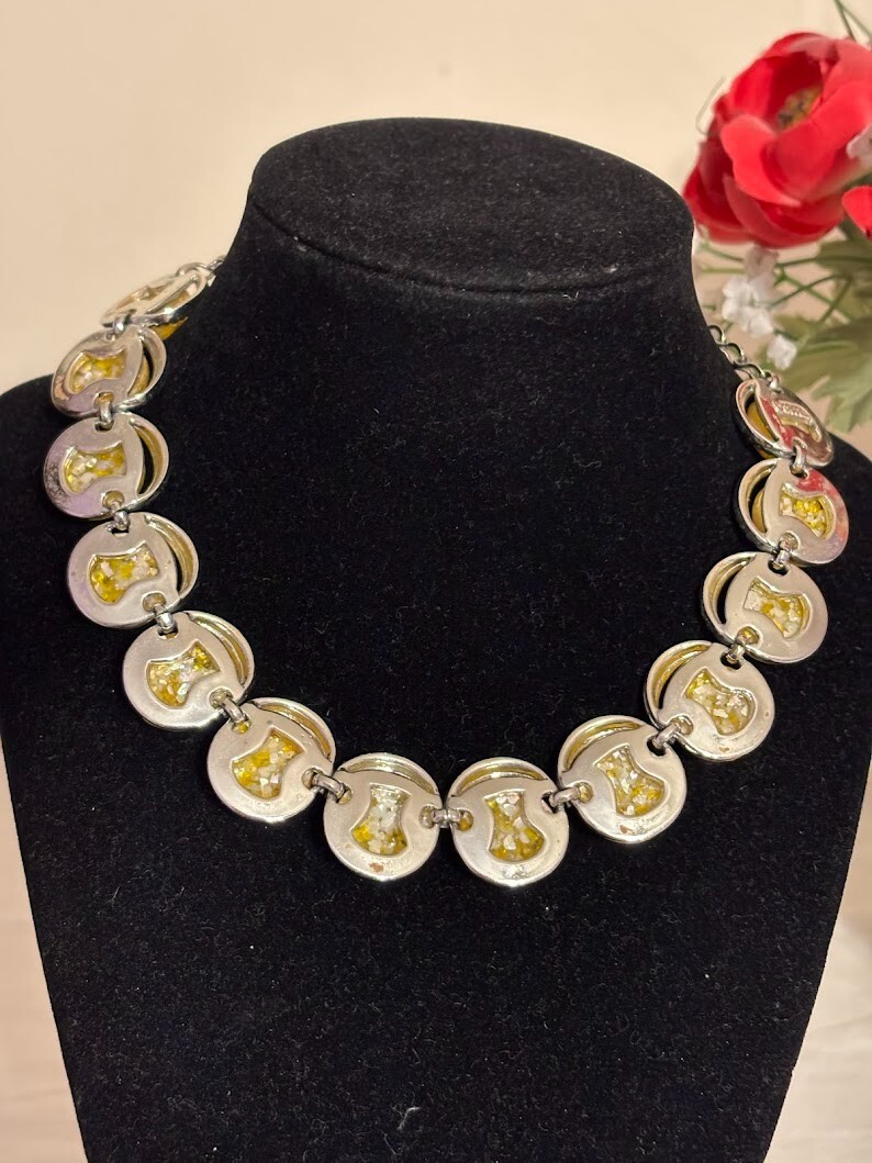 Vintage Yellow Necklace (16″) in Silver Tone for any occasion