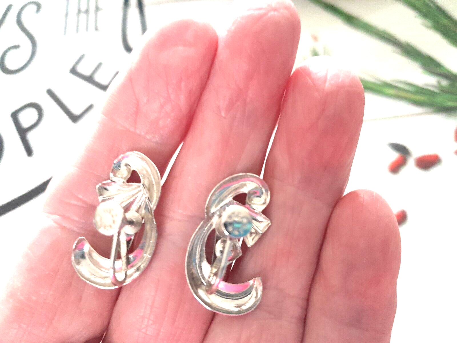 Vintage 1970’s Sterling Silver 925 Ribbon 1″ Screw Back Earrings Beautiful