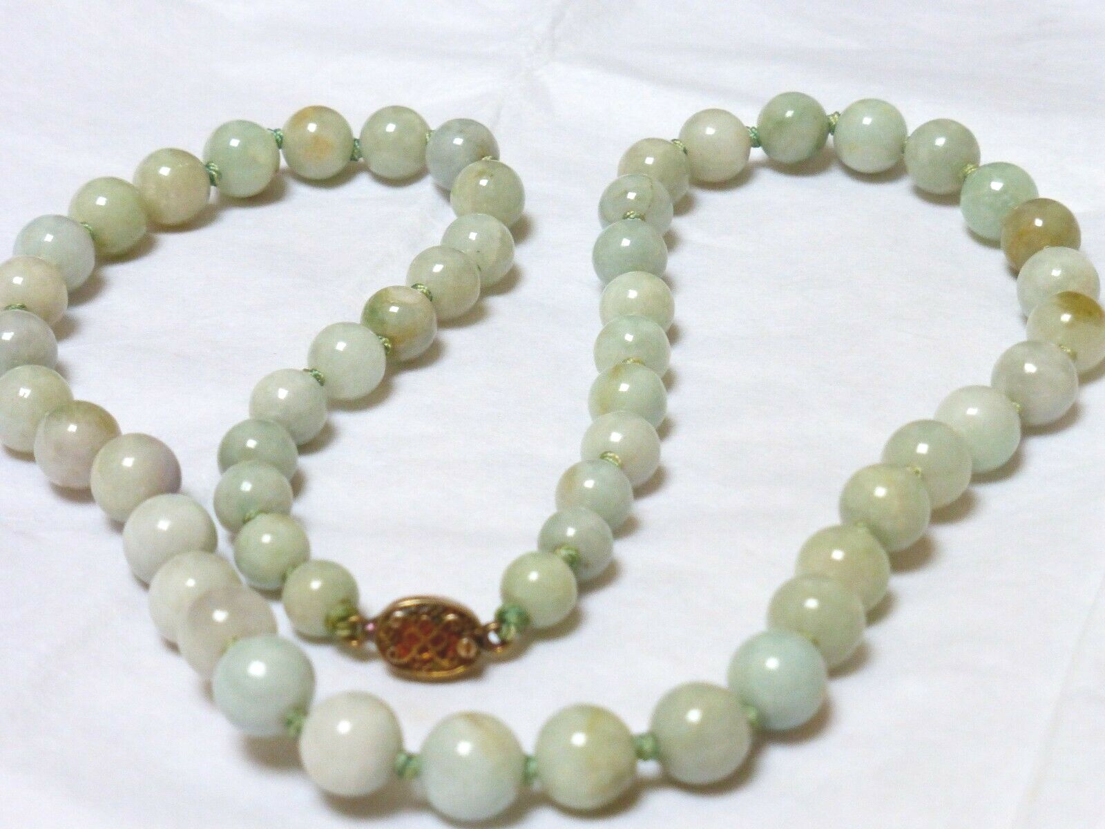 CHINESE VINTAGE NATURAL GREEN JADE 8mm-10mm BEAD NECKLACE, 65 grams