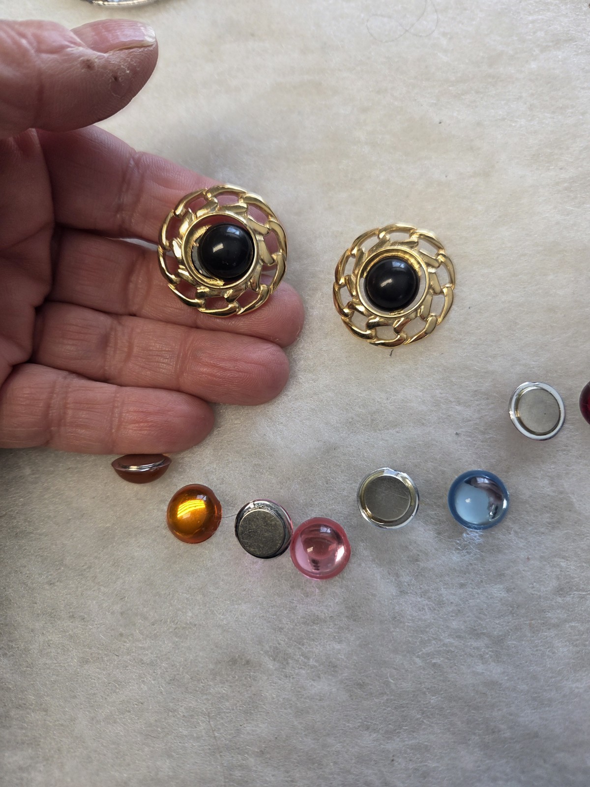 Vtg nos gold tone pierced round multiple color changeable Earrings