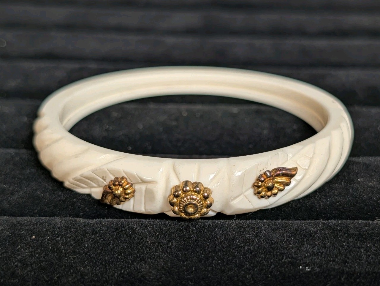 Traditional Vintage Bengali White Plastic Sanka 7″ Bangle Bracelet