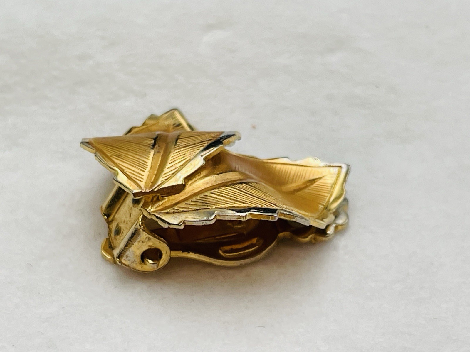 Double Leaf Gold Tone Faux Pearl Clip On Earrings Vintage Classic Elegant