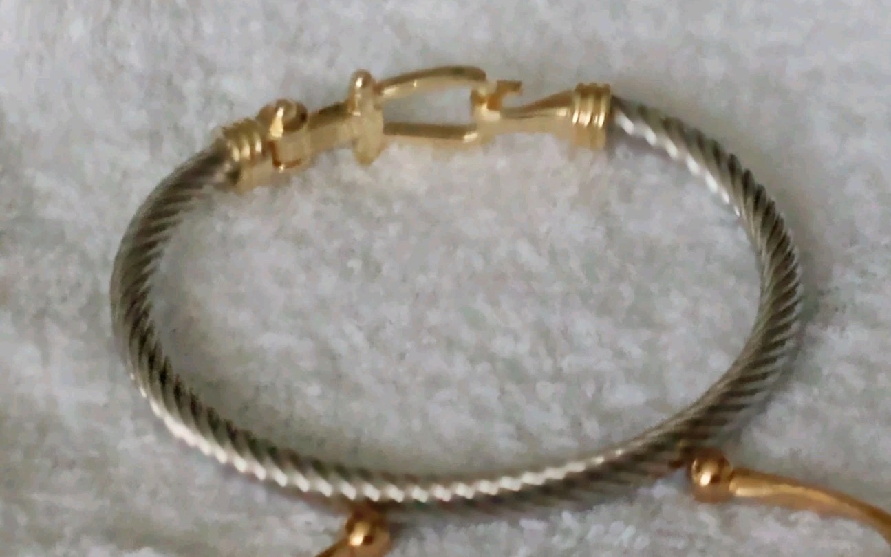 CUTE costume jewelry 2 BRACELET LOT + One GOLD HUMINGBIRD PIN UNBRANDED MODERN