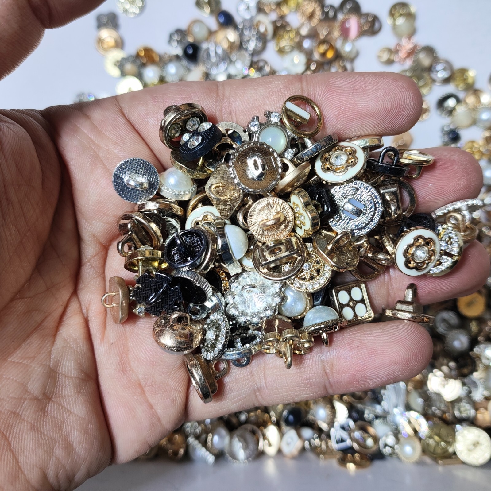 50pcs Vintage-now Costume Jewelry makeing Lots button Read Description