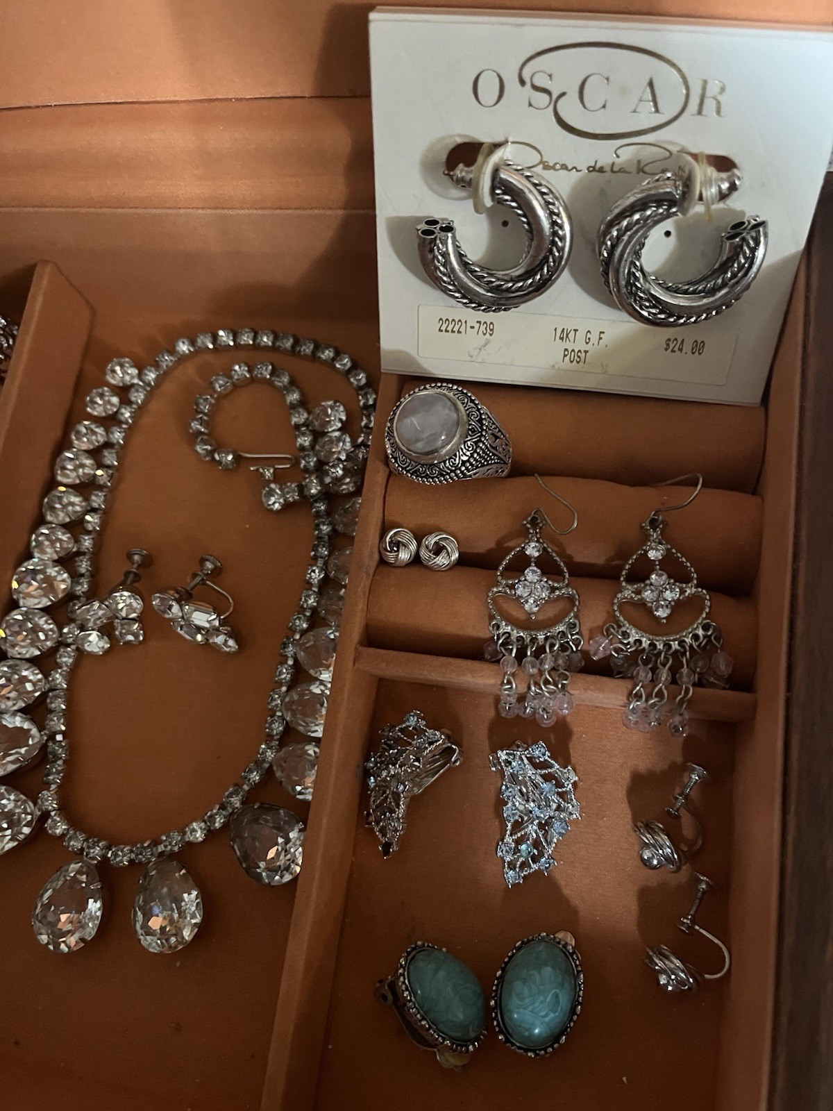 VINTAGE JEWELRY- ESTATE FIND-GOLD & SILVER TONE Lot Of 18! Oscar De la Renta 🔥