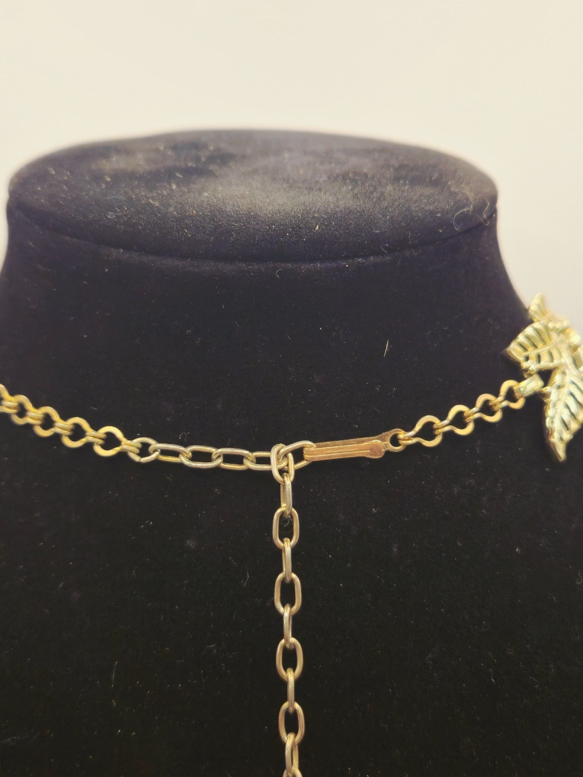Vintage Gold Tone Leaf Link Necklace Laurel Leaf Collar Statement Necklace