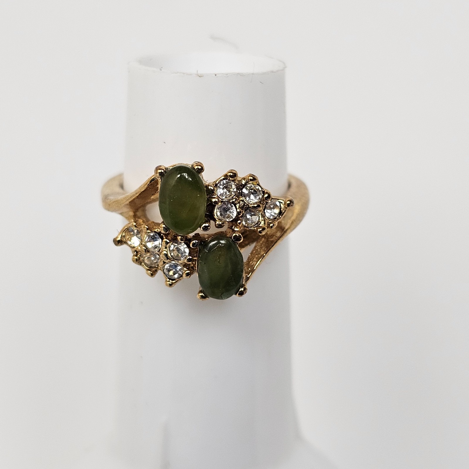 Vintage Uncas 70’s Faux Jade Green Crystal Rhinestone Gold Tone Ring Size 5.5