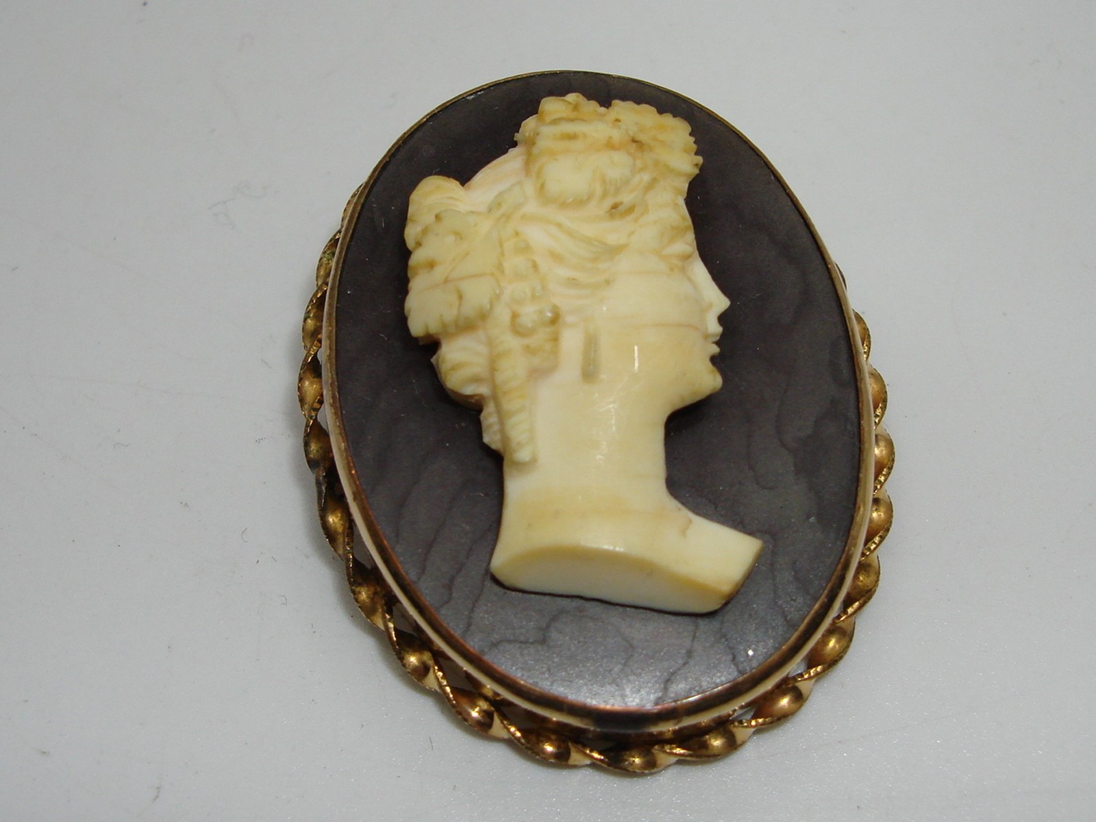 LOVELY VINTAGE D’ABROS GOLD FILLED CAMEO PIN/PENDANT!