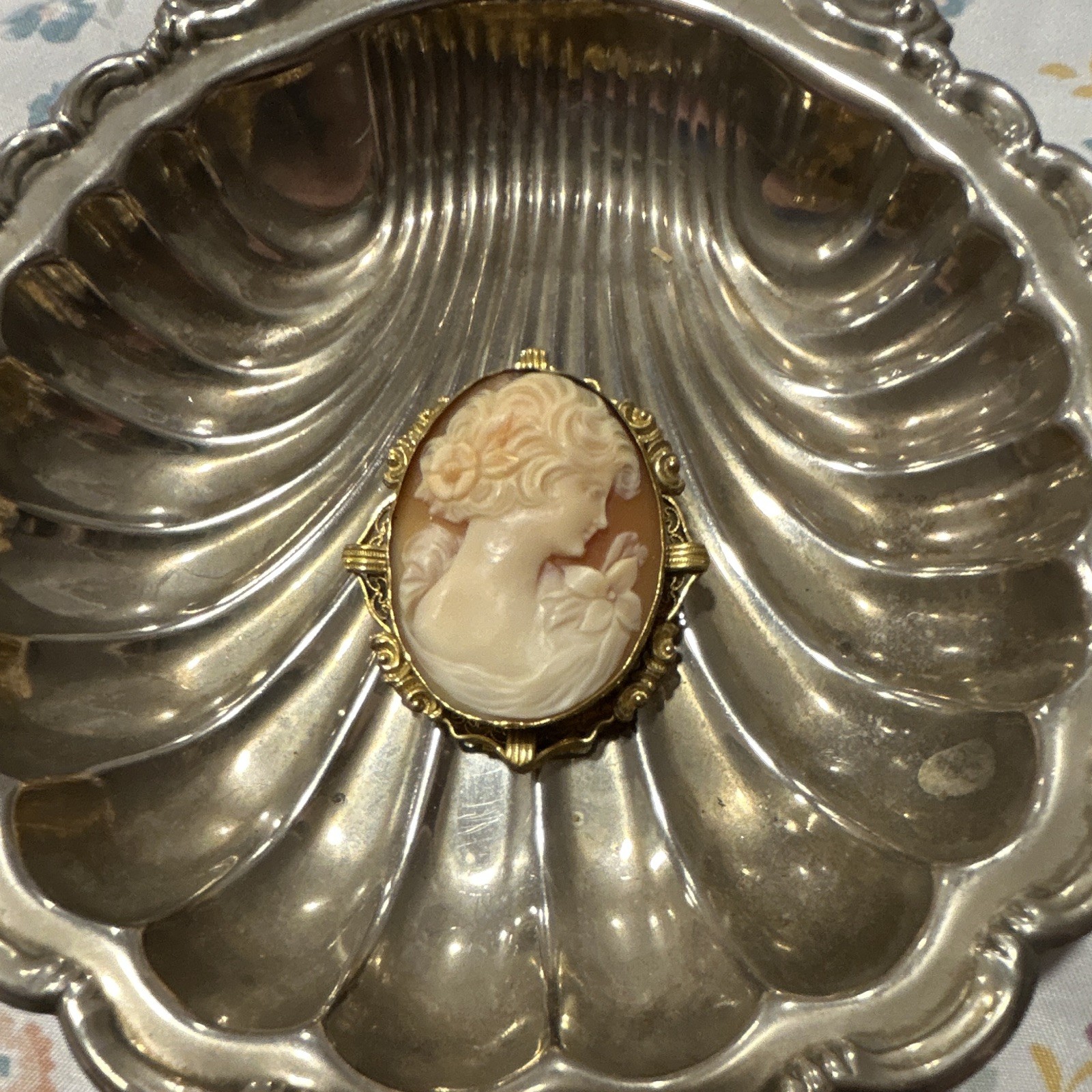 Vintage Italian shell 12k gold cameo
