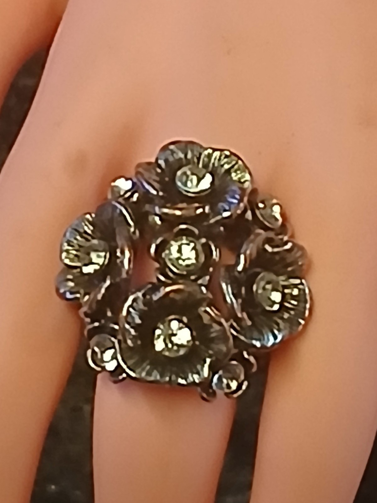 Vintage Pewter & Rhinestone adjustable elastic band flower Ring -1 size fits all