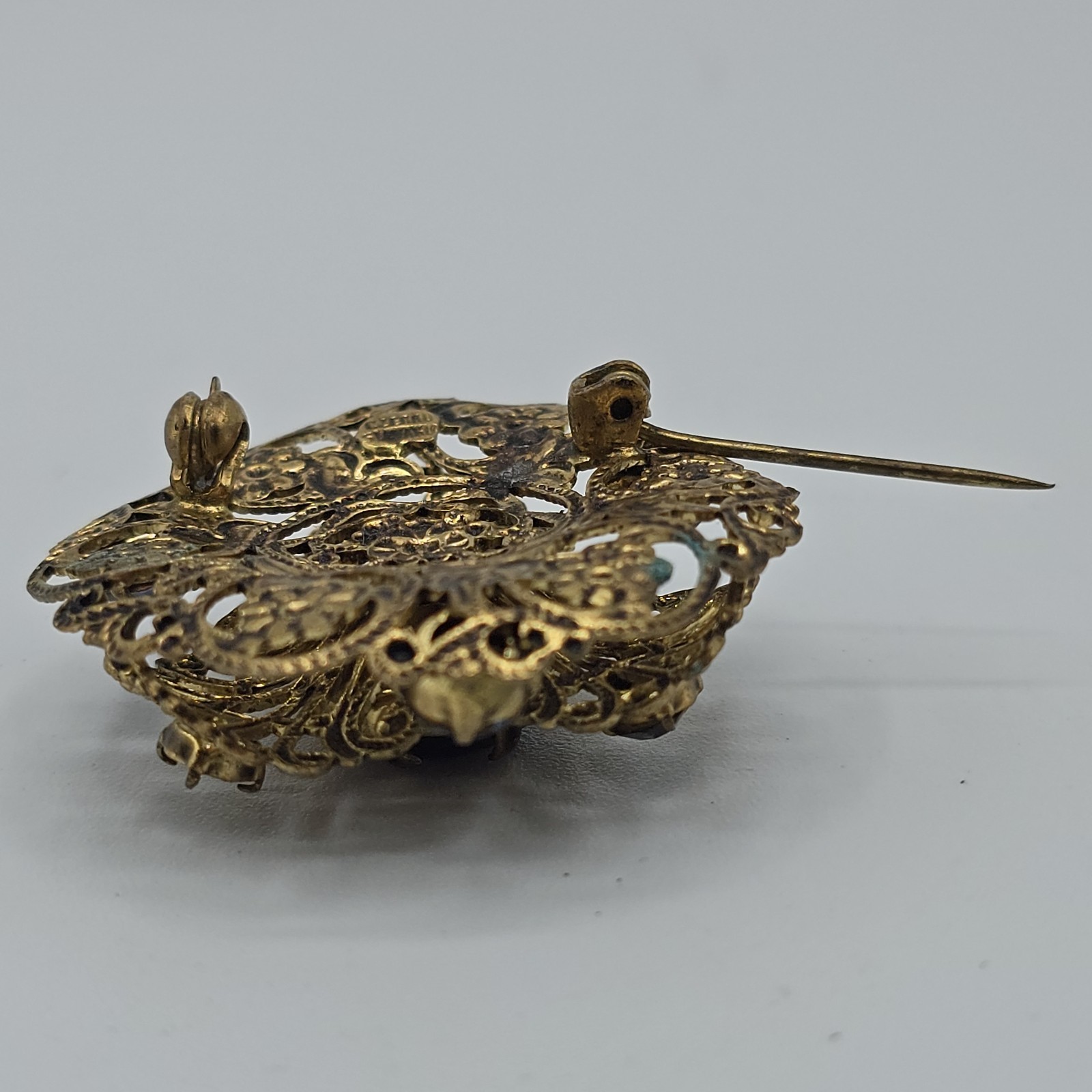 VTG Blue Glass Rhinestone Brooch Czechoslovakia Filigree Gold Tone 1-7/16″ READ