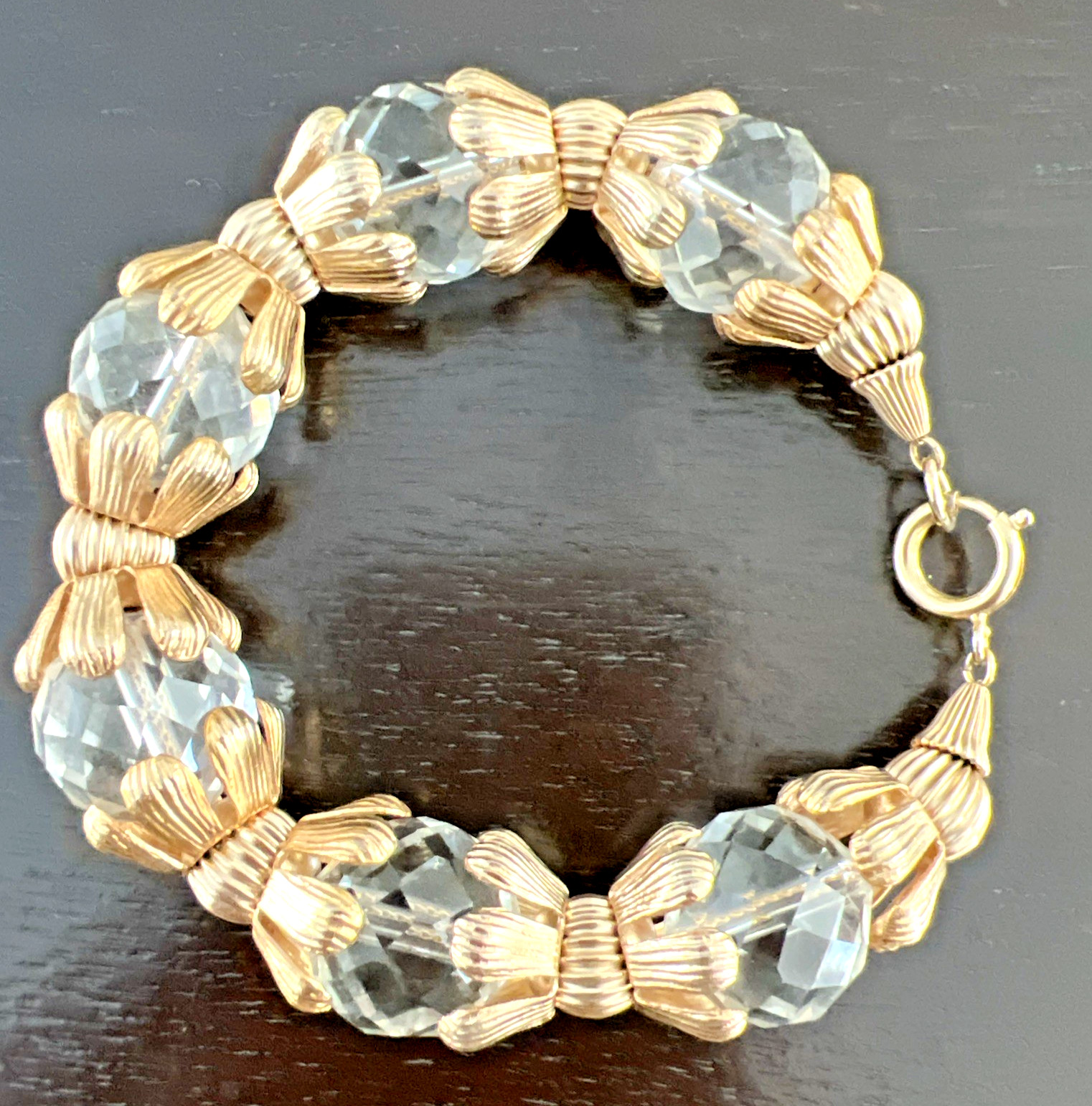 VINTAGE SARAH COVENTRY GOLDEN ICE CLEAR CRYSTAL GOLDTONE BEAD BRACELET 9″ X 3/4″