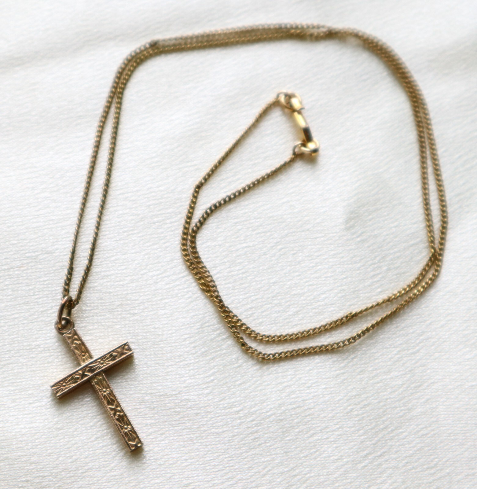 Pretty Vintage Gold Filled Cross Pendant Necklace Art Deco 1/20th 12k 20in Chain