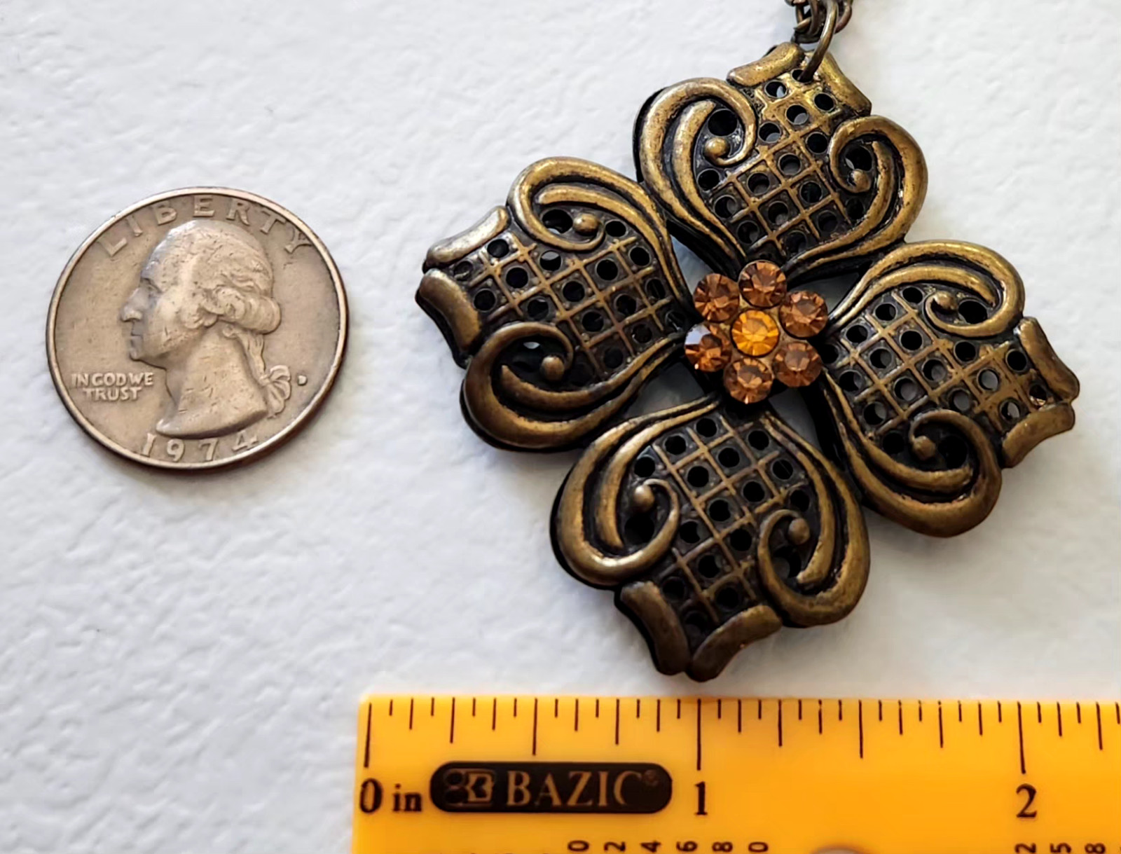 Antique necklace bronze/goldtone designed amber color flower quatrefoil pendant