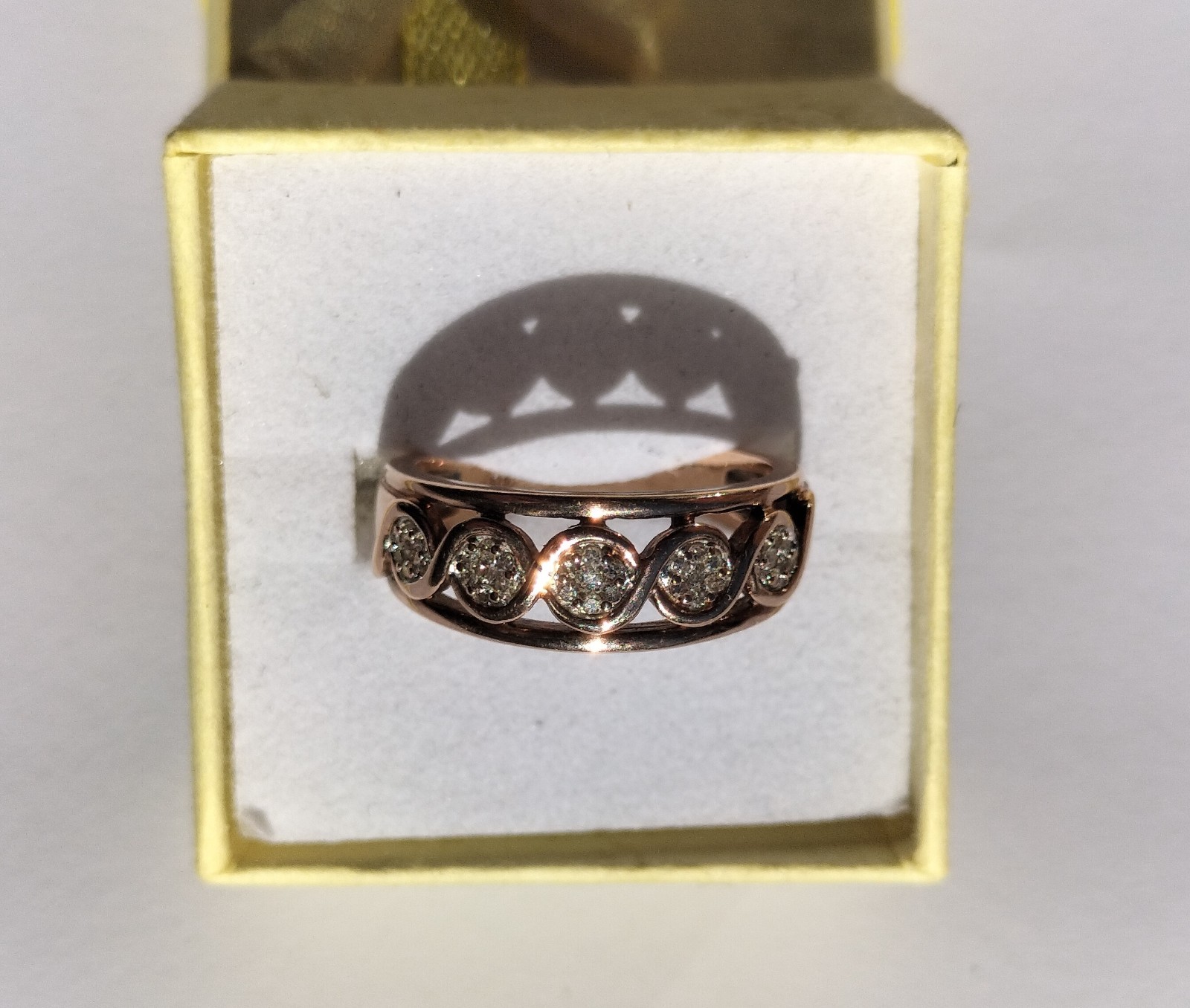 Vintage Handmade Rose Gold Ring with 35x Pavé Set Diamonds, Size O (17.35mm) 4g
