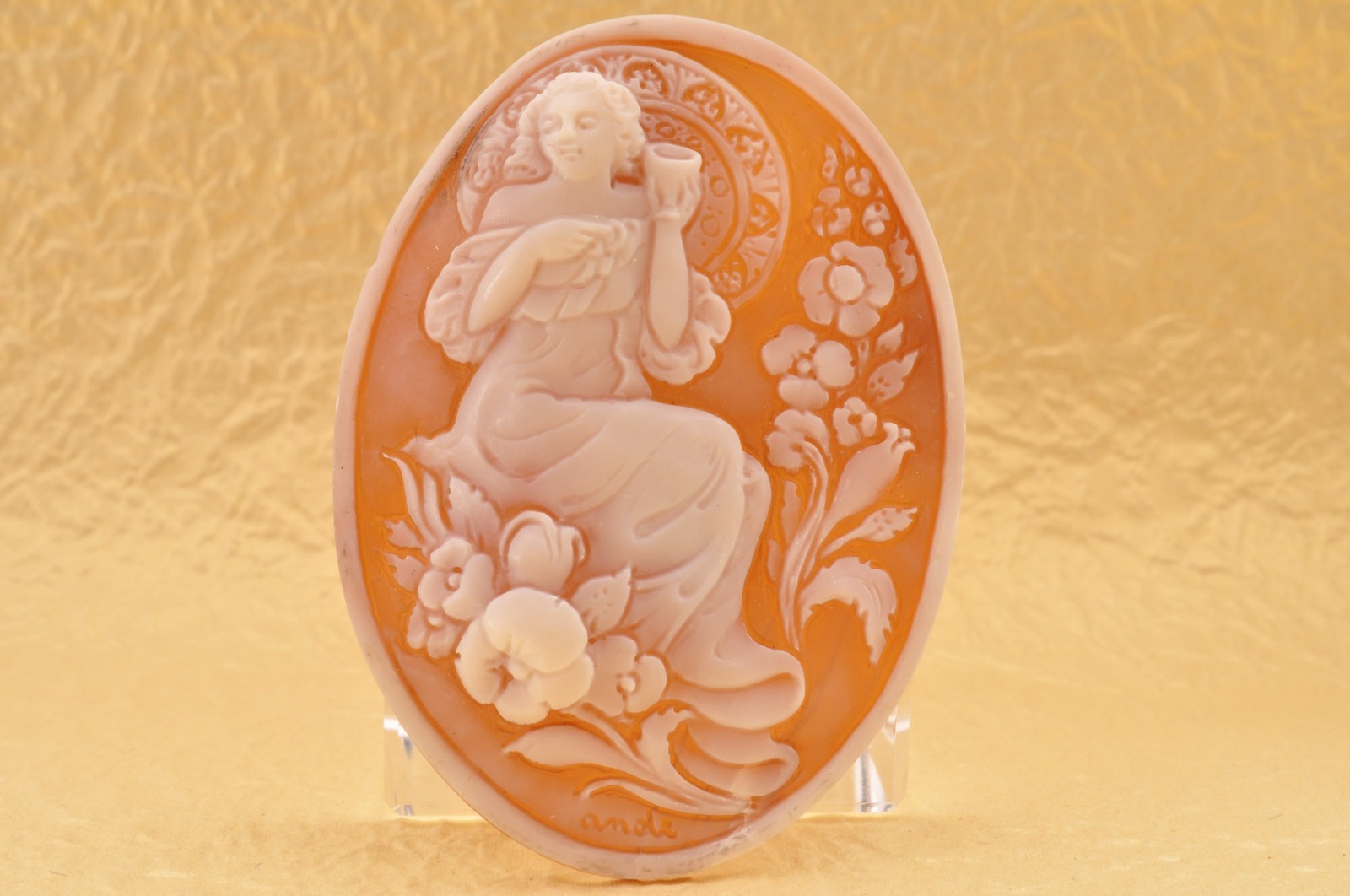 Vintage shell cameo carved “Woman drinking wine” (total 47.0ct) sign by artist.