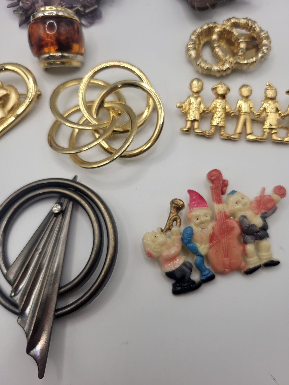 17 Piece Lot Vintage Brooch Pins Mixed Media Unisex