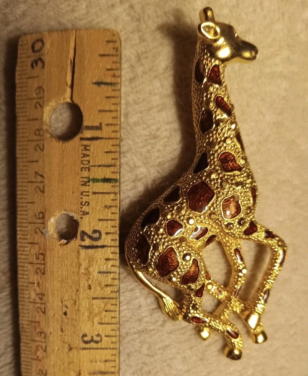 Vintage Kenneth Cole Giraffe Pin Brooch. Signed KC Gold Tone w Enamel Accents