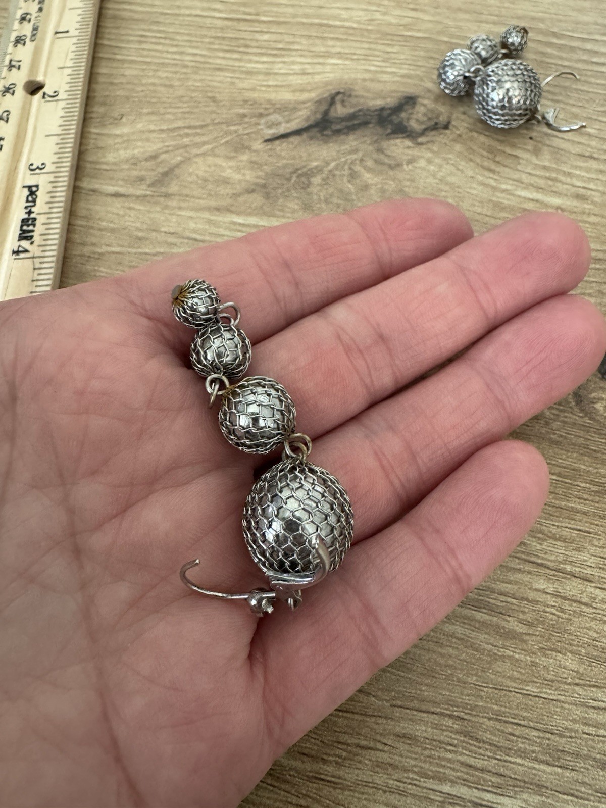 Vintage Silver Tone Metal Mesh Ball Round Dangle/Drop Hook Earrings Leverback