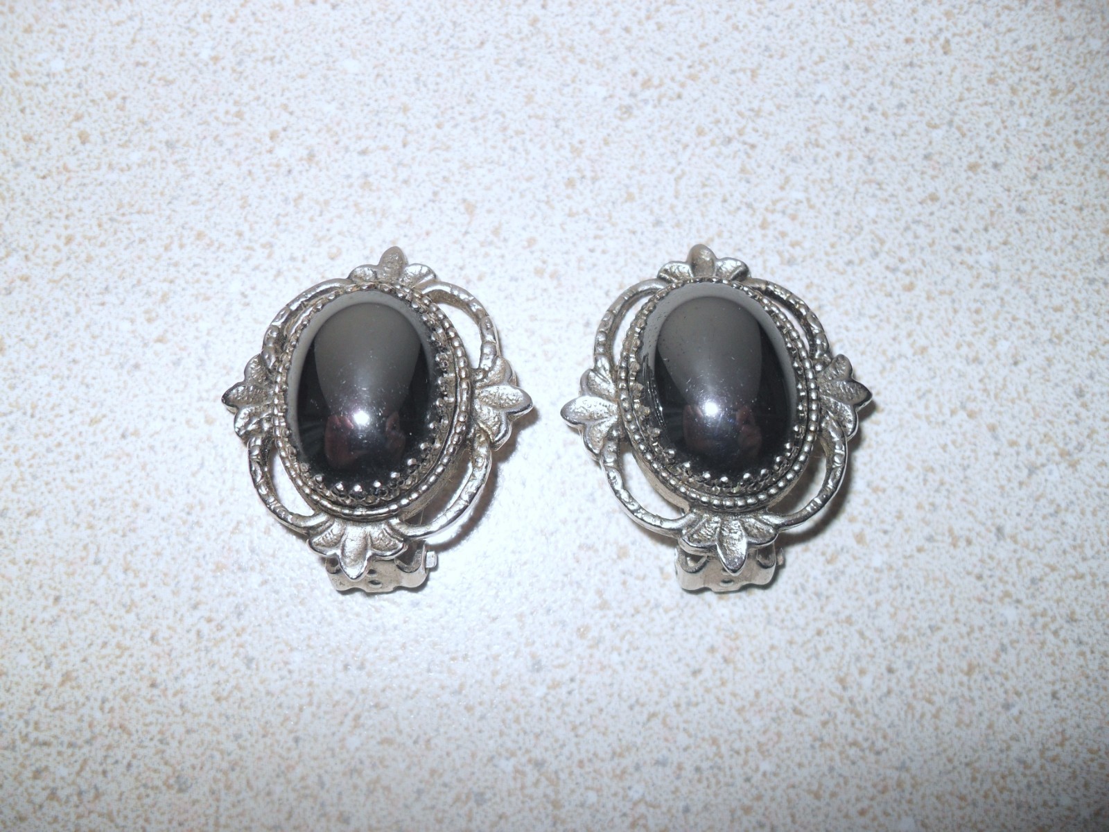 Vintage Whiting & Davis Co. Silver Tone Hematite Oval Clip On Earrings Classic
