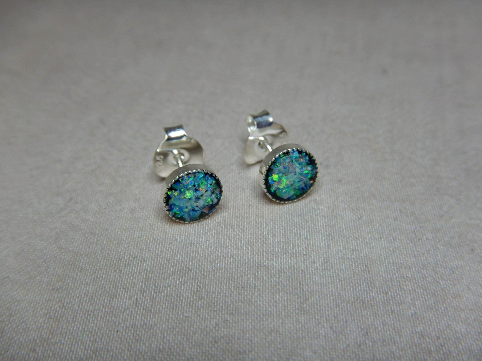 VINTAGE AUSTRALIAN OPALS SET IN STERLING SILVER PIERCED STUD EARRINGS 4111
