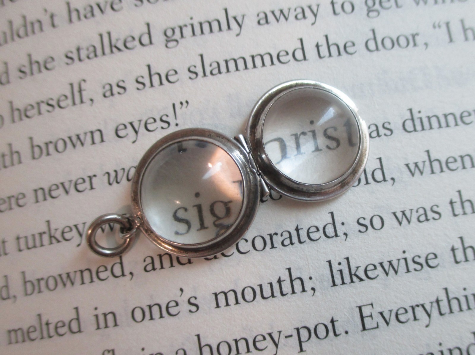 3/4in SMALL VINTAGE STERLING SILVER GLASS ORB LOCKET CHARM POOLS OF LIGHT STYLE