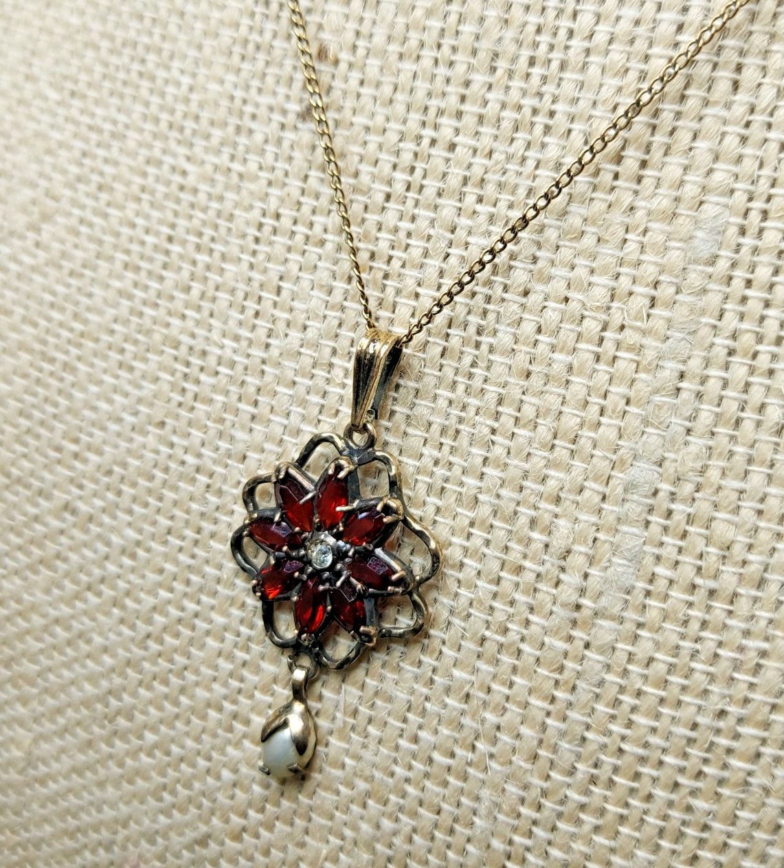 Vintage AMCO Victorian Style 1/20 14k Gold Filled Garnet Red Pendant Necklace