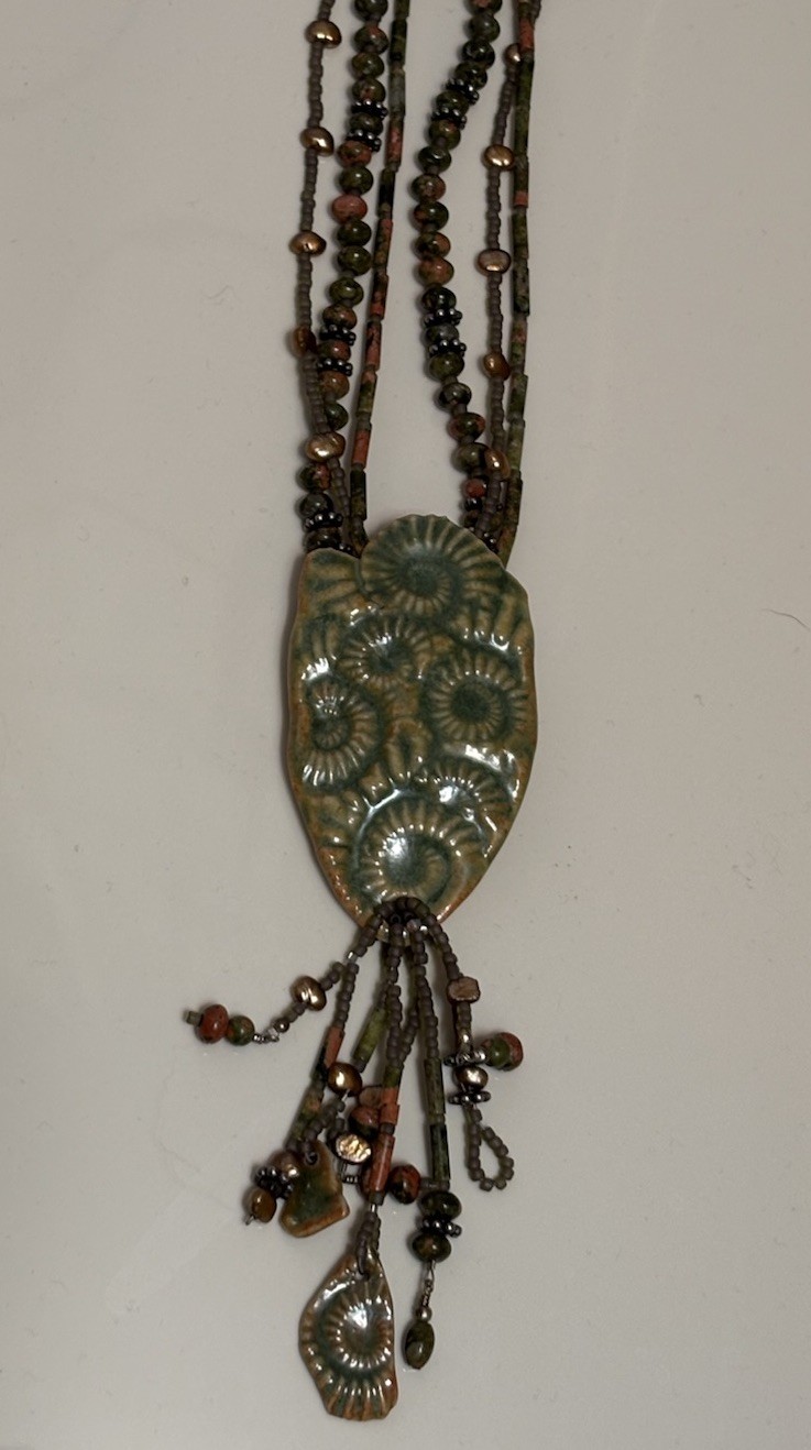 Vintage SeaShell Pattern Handmade Jewelry Ceramic Art Necklace Diane Wilson Folk