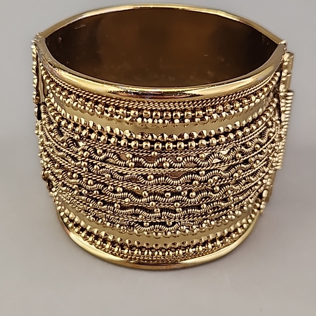 Vintage Wide Bangle Bracelet Hinged Gold Tone Wavy Texture Spring Loaded 6.75″