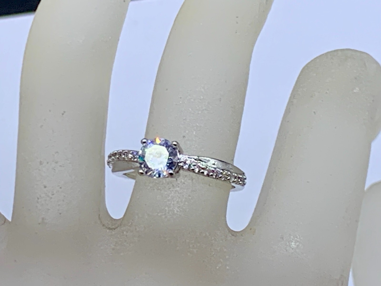 SILVER PLATED DIAMANTE SOLITAIRE ENGAGEMENT INFINITY RING SIZE 7.5