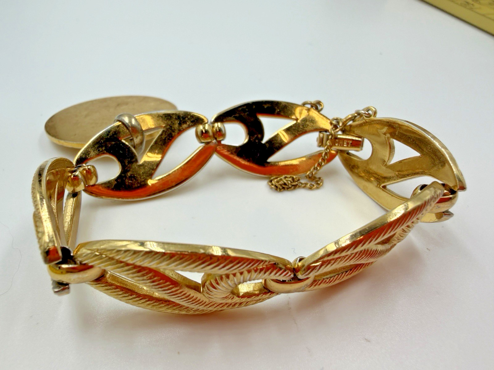Vintage Bracelet Monet Textured Oval Chain Link Goldtone As IS 8 in Charm H1
