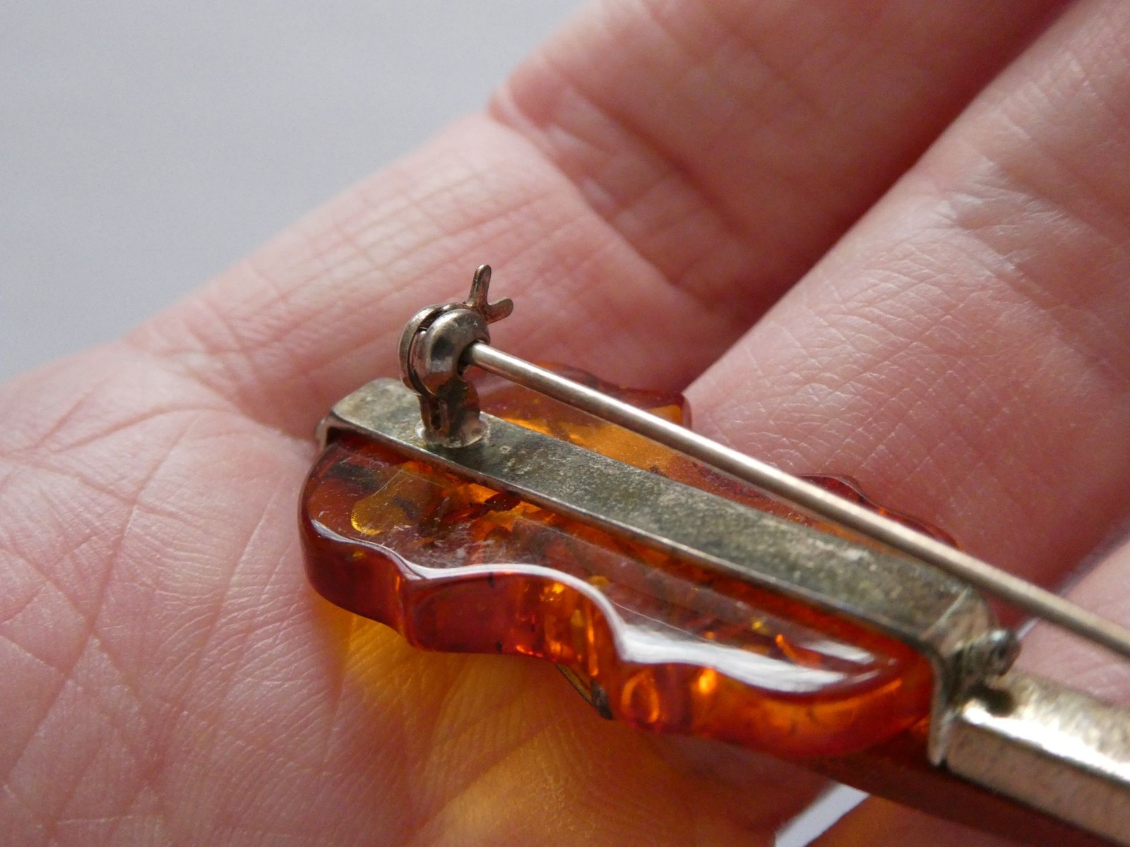 Vintage Polish Sterling Silver Carved Baltic Amber Violin Pin Brooch 6.4g 55mm