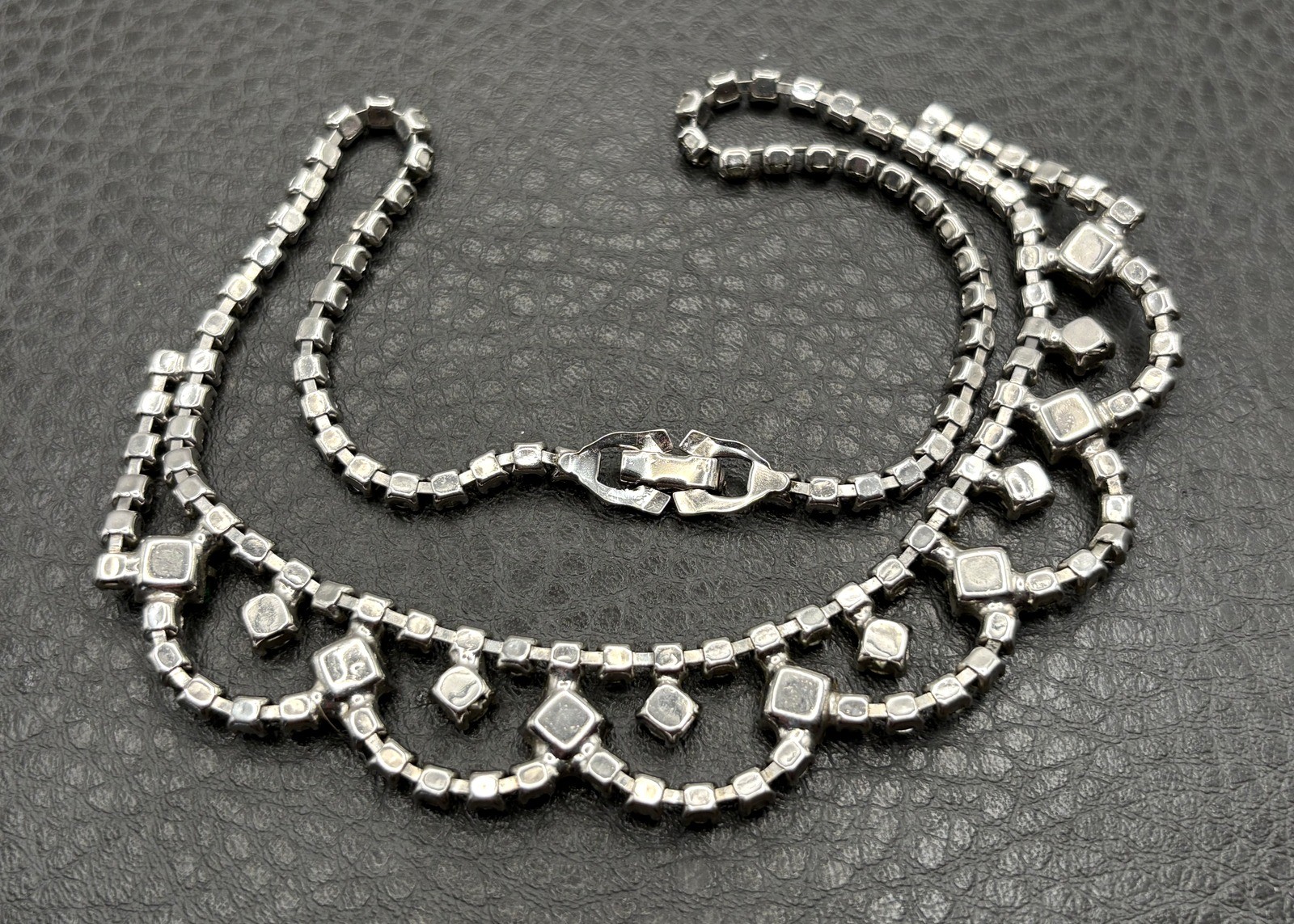 Vintage Art Deco Green Faux Emerald Crystal Rhinestone Bib Necklace Scalloped