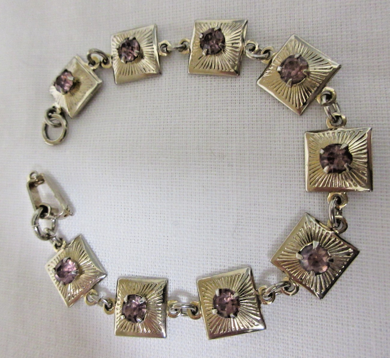 Vintage Gold Tone Light Purple Rhinestone Link Bracelet 6″ – No Metal Wear