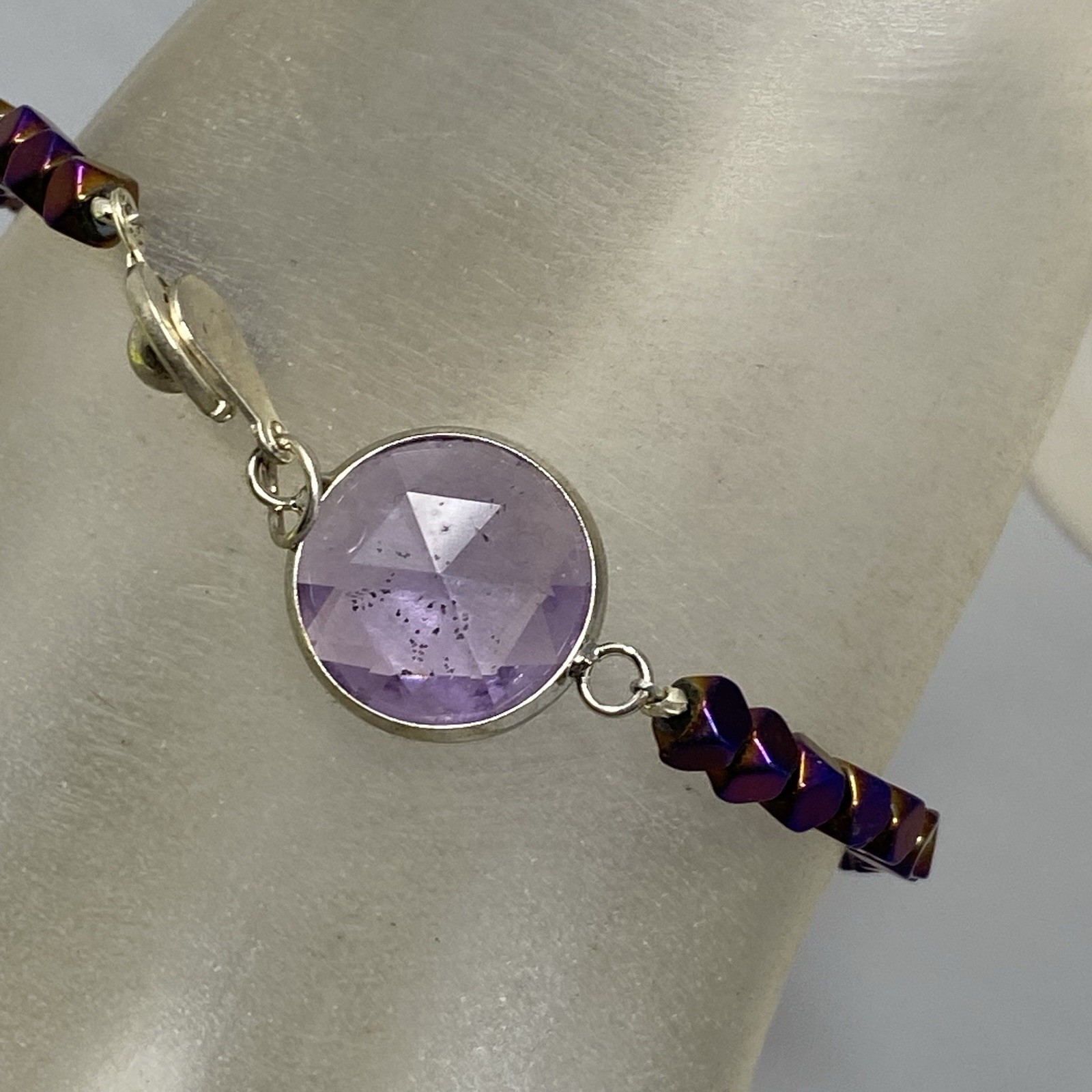 Purple Metallic Metal Beaded Bracelet Glass Faceted Round Center Stone 7.75″