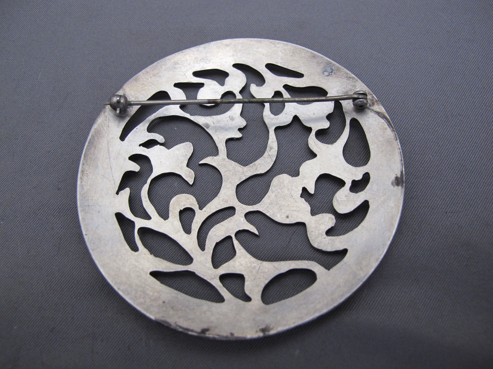 LARGE Handmade Studio Vintage SILVER CUTOUT Circular BROOCH-Unsigned-NR!