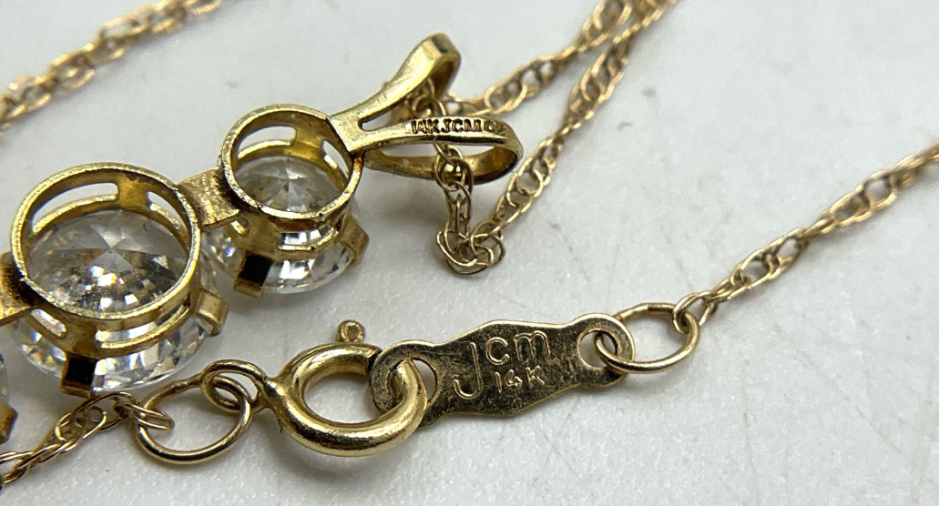 VINTAGE 14k Gold CHAIN necklace w CZ PENDANT in 14 k, marked 14k JCM, 1.61 grams